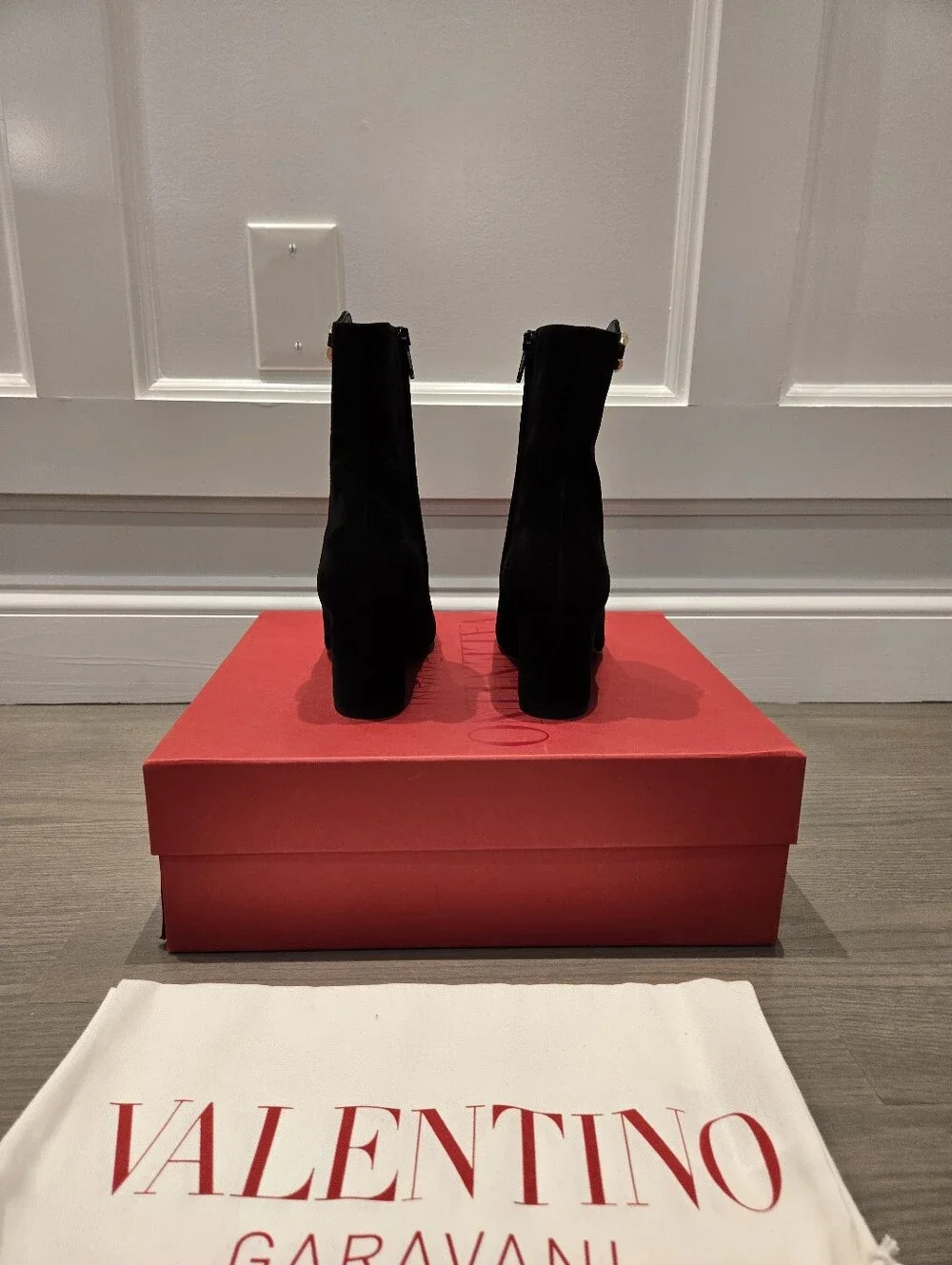 $1,490 Valentino Garavani Black V-Logo Suede Ankle Booties EU:38 US 8 BNIB